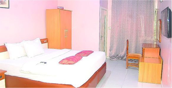 /web/uploads/116/Gold Rush Suites (Formerly Davok Suites)/room-photos/Executive Room/executive_roll_bg1.jpg